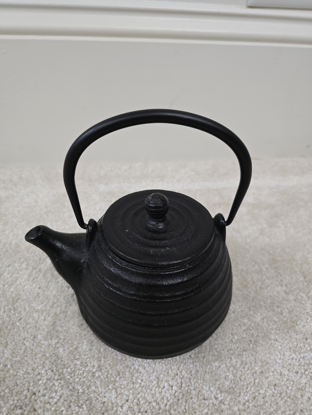 Black Cast Iron Teapot with Handle - Classic Tea Kettle
